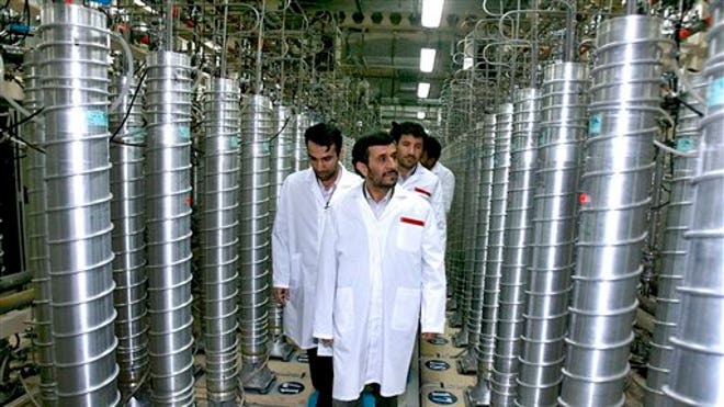 Iranian President at uranium facility.jpg